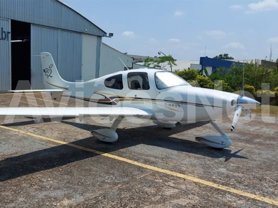 CIRRUS SR22 2004