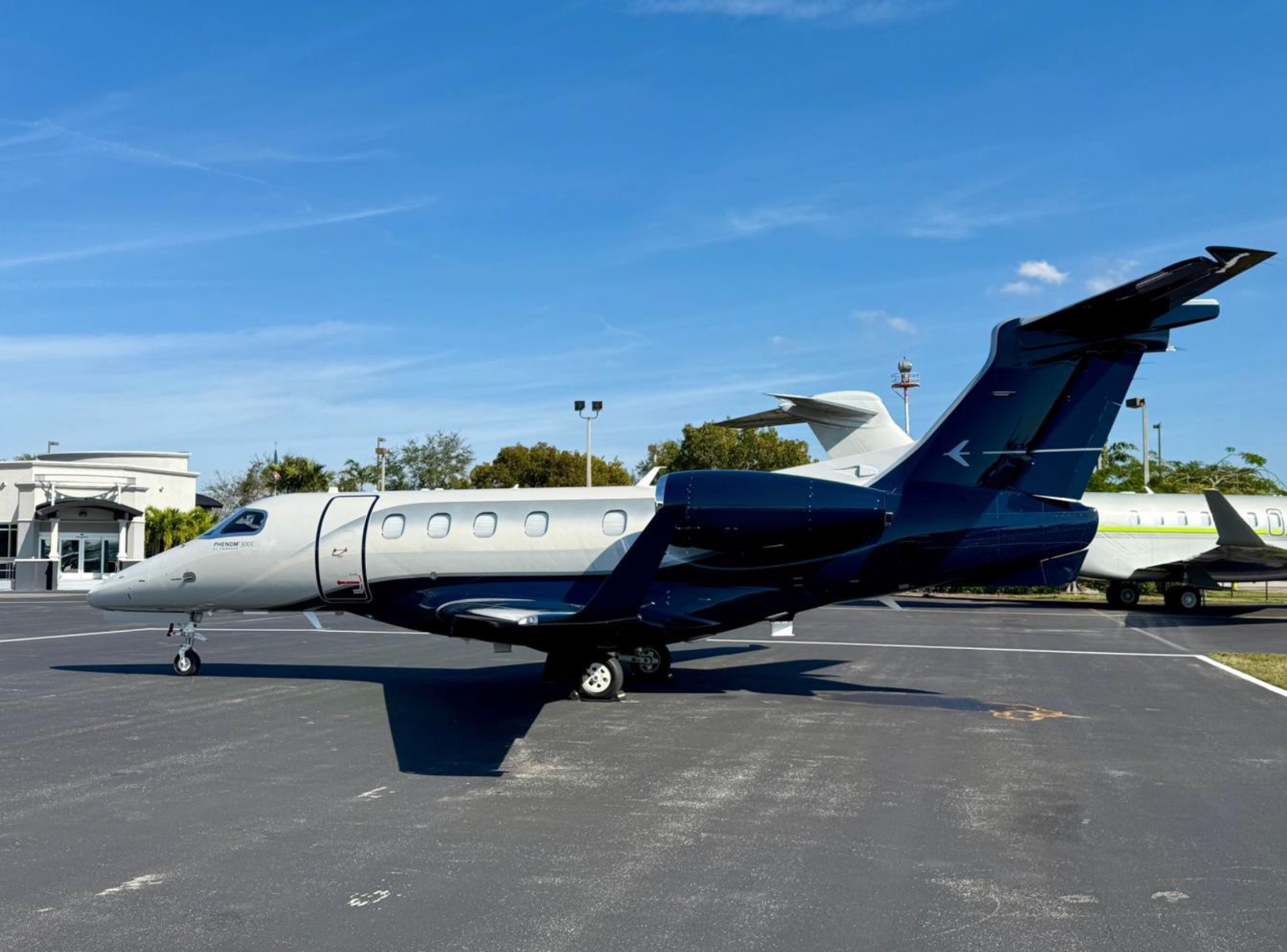 EMBRAER PHENOM 300E 2021