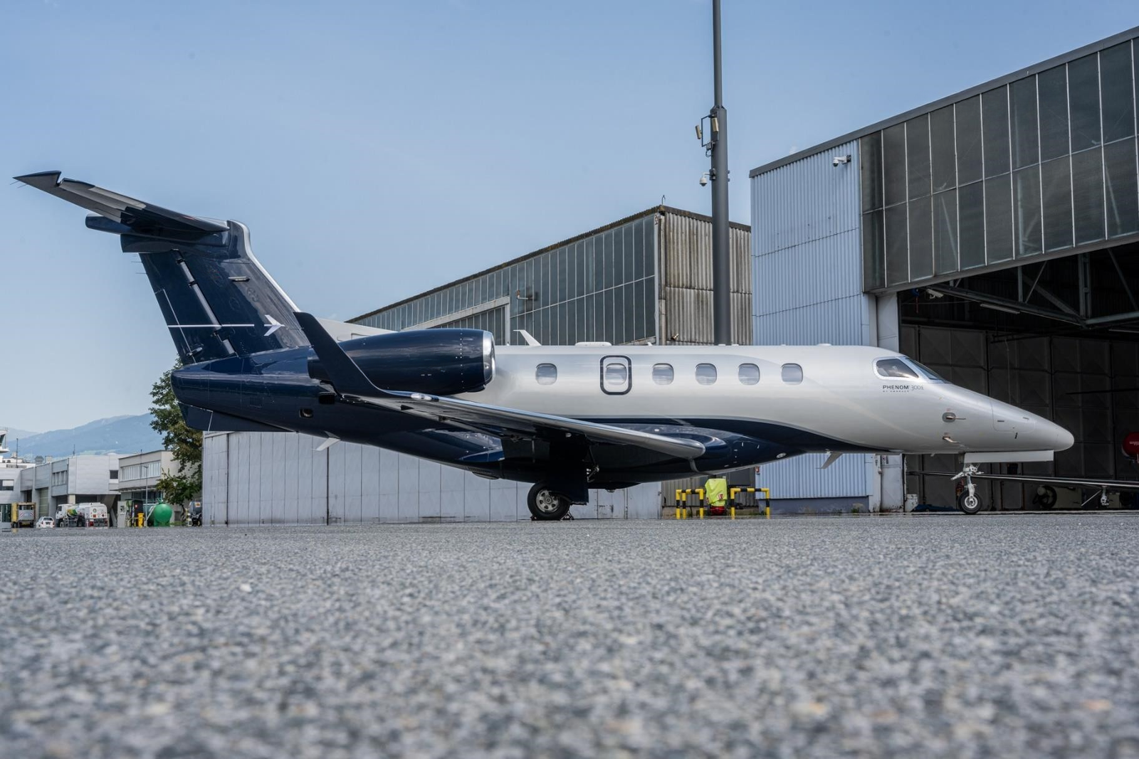 EMBRAER PHENOM 300E 2019