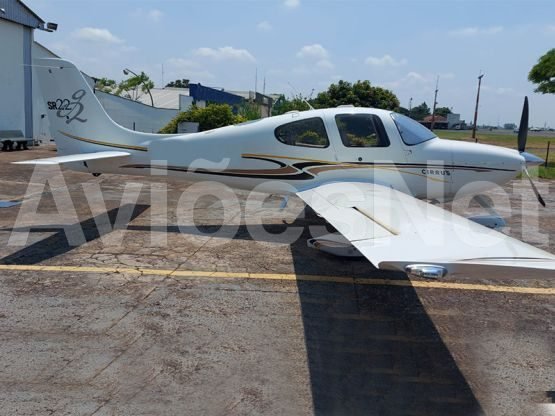 CIRRUS SR22 2004