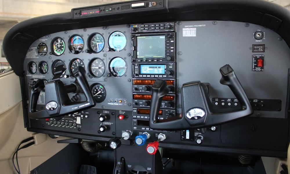 CESSNA SKYLANE C182 | 2001