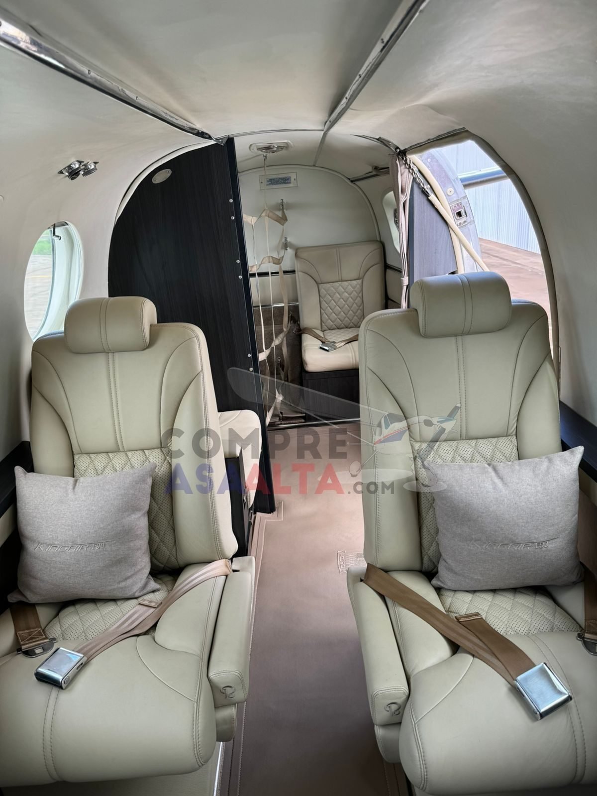 BEECHCRAFT KING AIR E90 1973