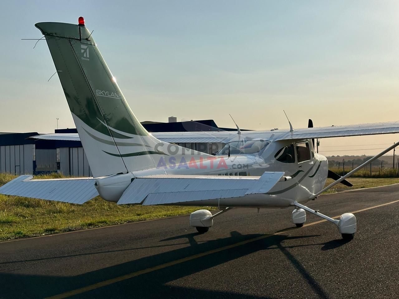 CESSNA SKYLANE 182S 1998