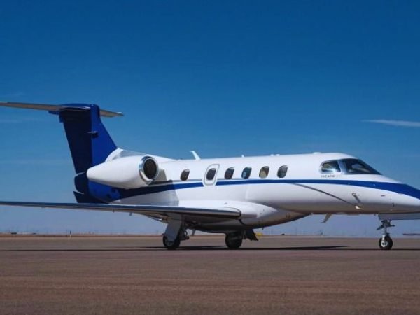 EMBRAER PHENOM 300 2011