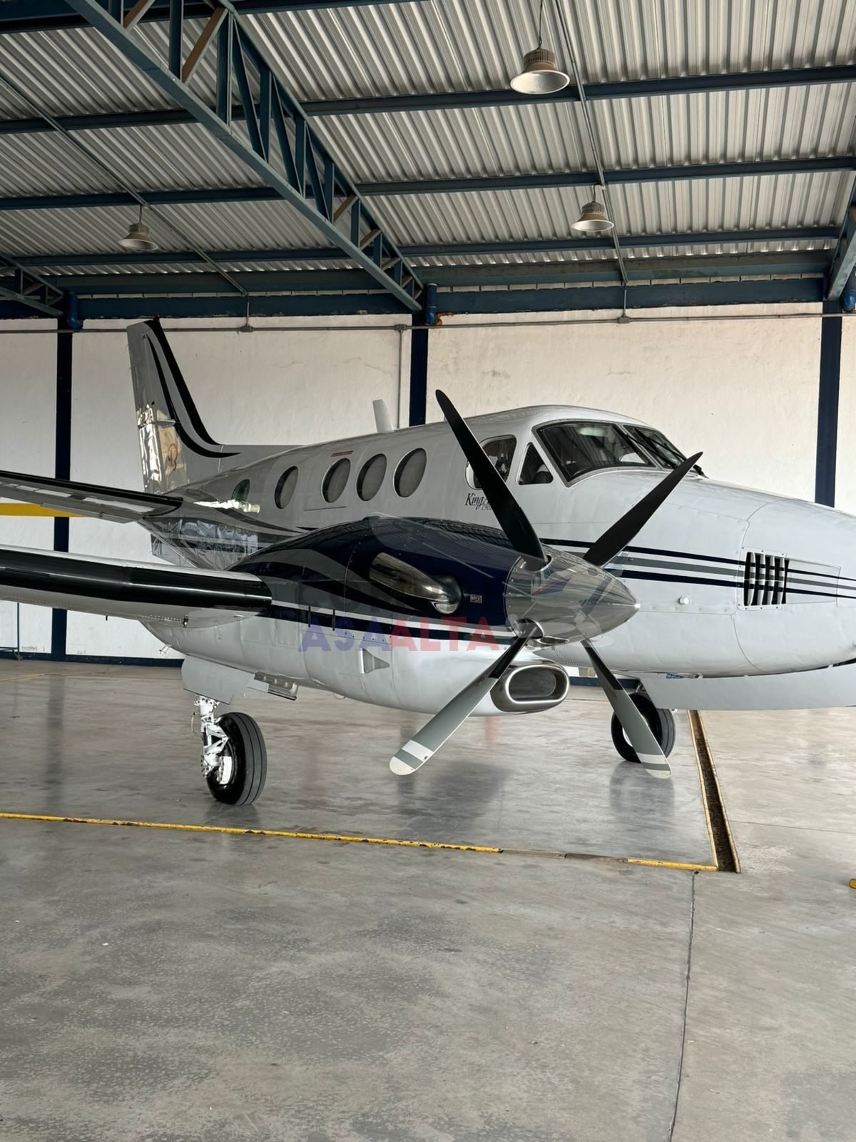 BEECHCRAFT KING AIR C90B 2004