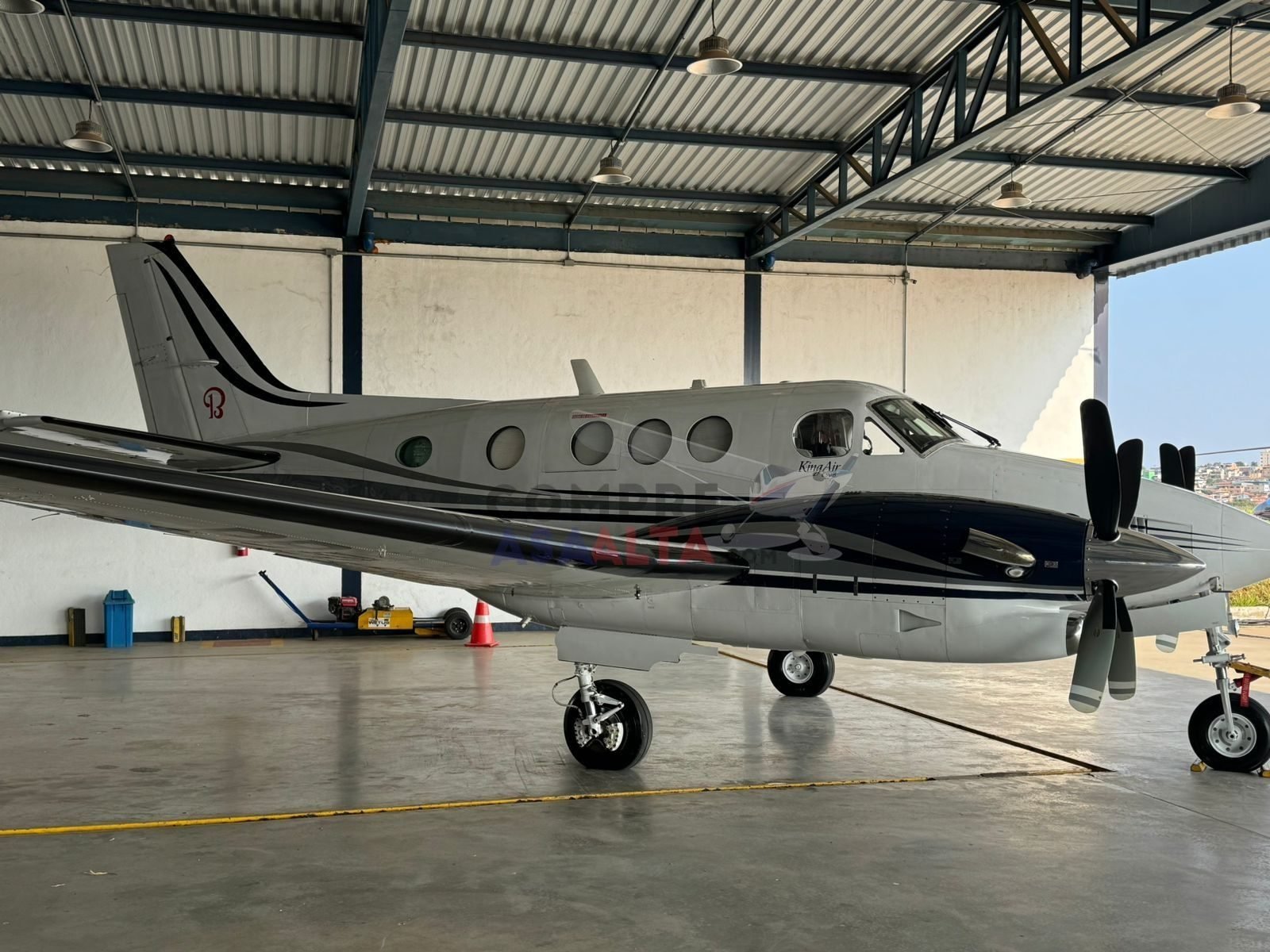 BEECHCRAFT KING AIR C90B 2004