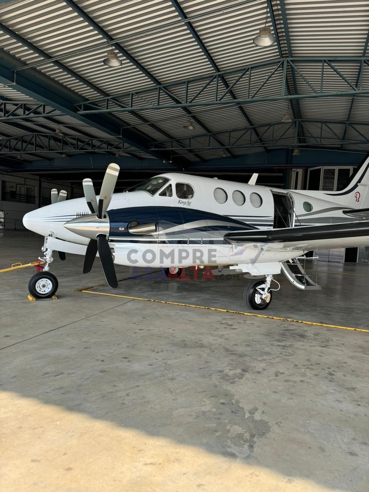 BEECHCRAFT KING AIR C90B 2004